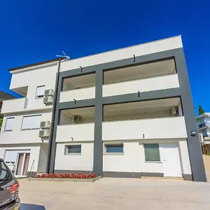 apartments-cvetkovic.primorje-gorskikotar.com/